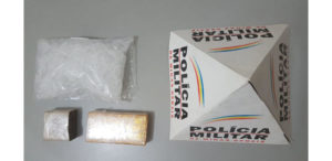 POLÍCIA MILITAR APRENDE SUBSTÂNCIA ENTORPECENTE