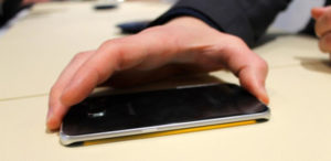 RECEPTAÇÃO DE APARELHO CELULAR LEVA UMA PESSOA PRESA