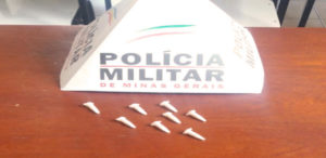 MENOR INFRATOR É APREENDIDO E ENCAMINHADO À DELEGACIA POR CRIME DE TRÁFICO DE DROGAS