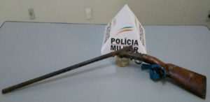 ESPINGARDA É APREENDIDA NA CIDADE DE MIRAÍ