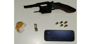 ROUBO COM PRISÃO E APREENSÃO DE ARMA DE FOGO E DROGA