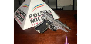 Polícia Militar prende autores de tráfico de drogas e porte ilegal de arma de fogo através de&hellip;