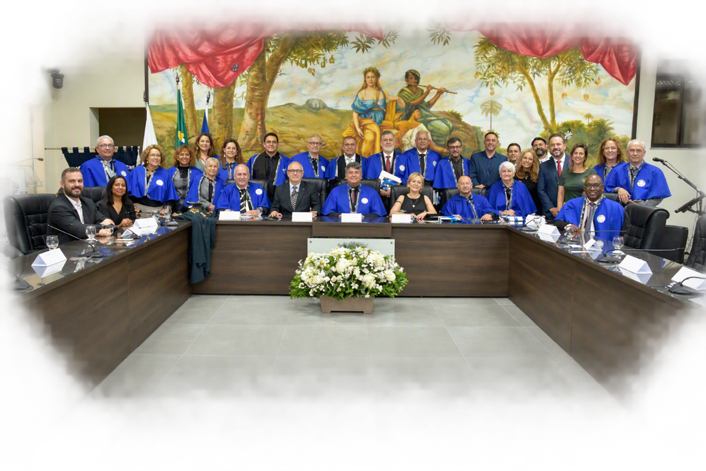 AULE celebra 43 anos e empossa novos acadêmicos